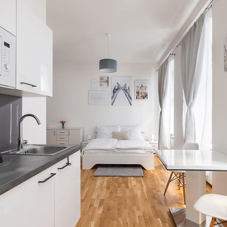 Stay2Gether Beige Nest - Metro Florenc Prag Exterior foto